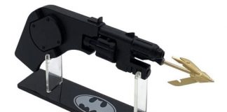 BATMAN ’89 Grapple Launcher Prop Replica Review